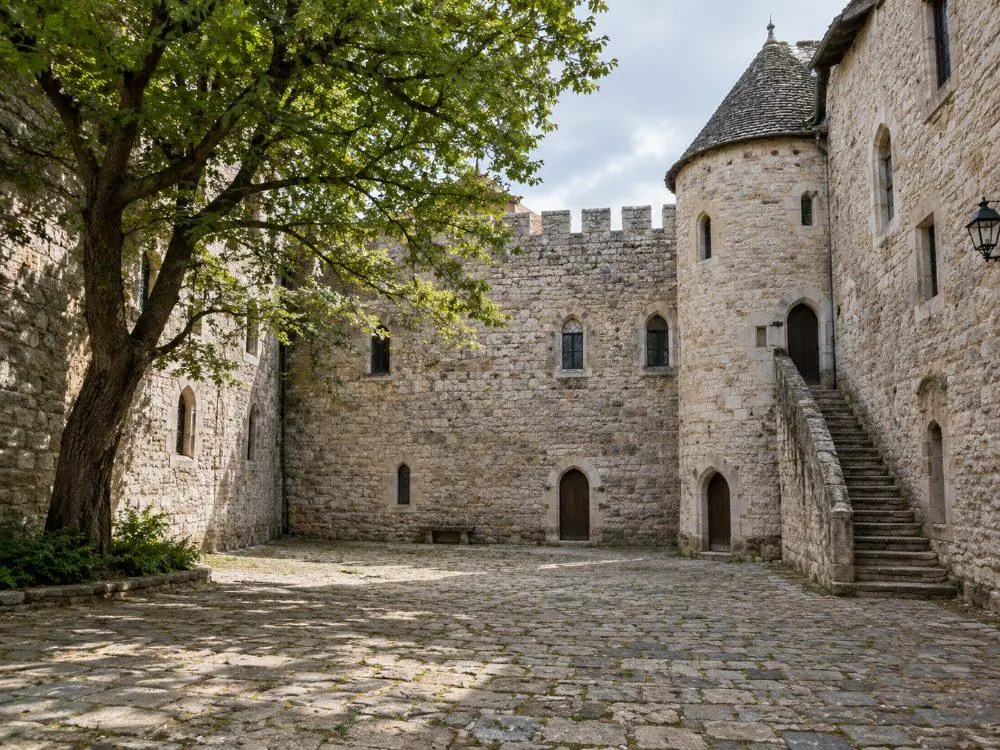 A courtyard inside the inner fortress, where medieval stonework meets the 1600s rebuild.
