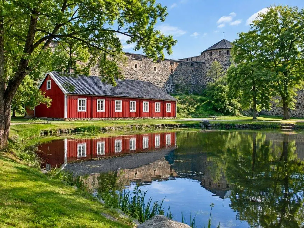 Karpedammen, the pond by the long red visitor centre near the foot of the climb.